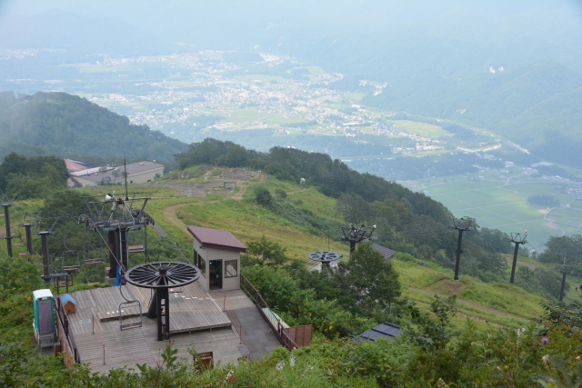 【推奨写真】五竜岳と遠見尾根— ゴンドラから見た紅葉期の稜線
